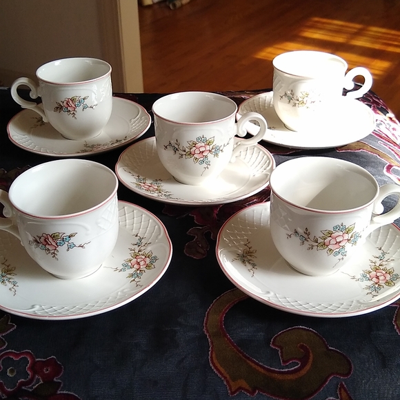 5 Pair Villeroy and Boch Demitasse Cups and Saucers - Picture 3 of 9